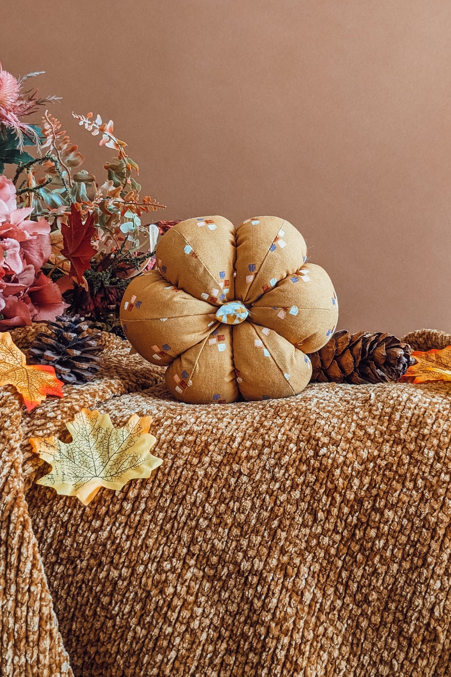 'Autumn Sky' Cotton Grande Pumpkin