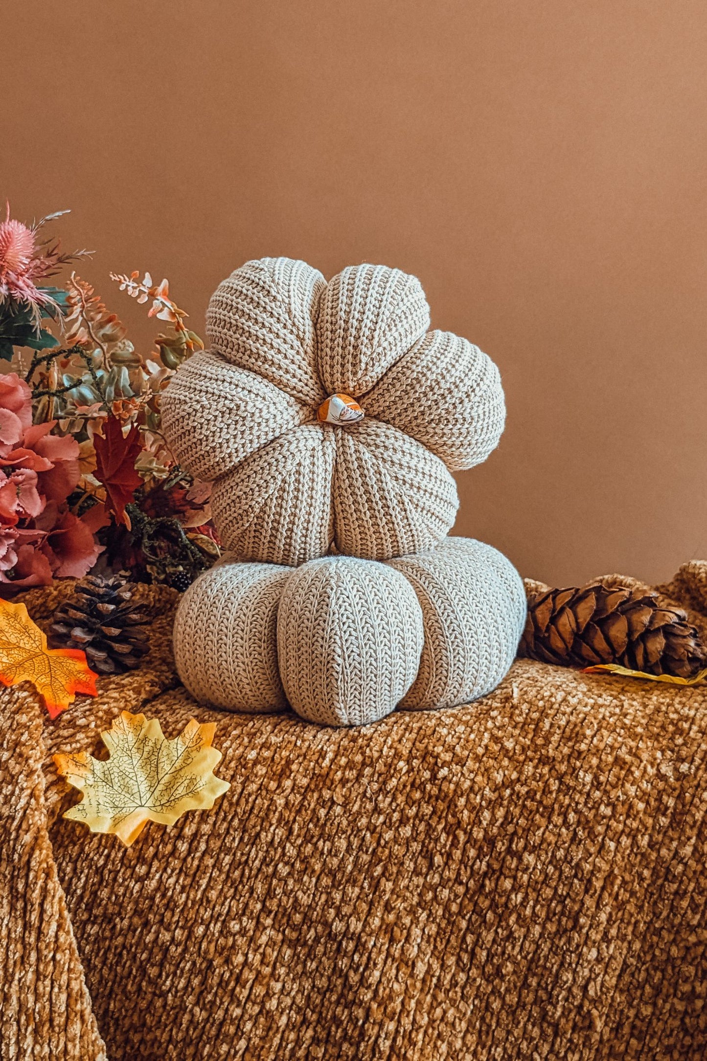 'Sweater Weather' Woven Grande Pumpkin