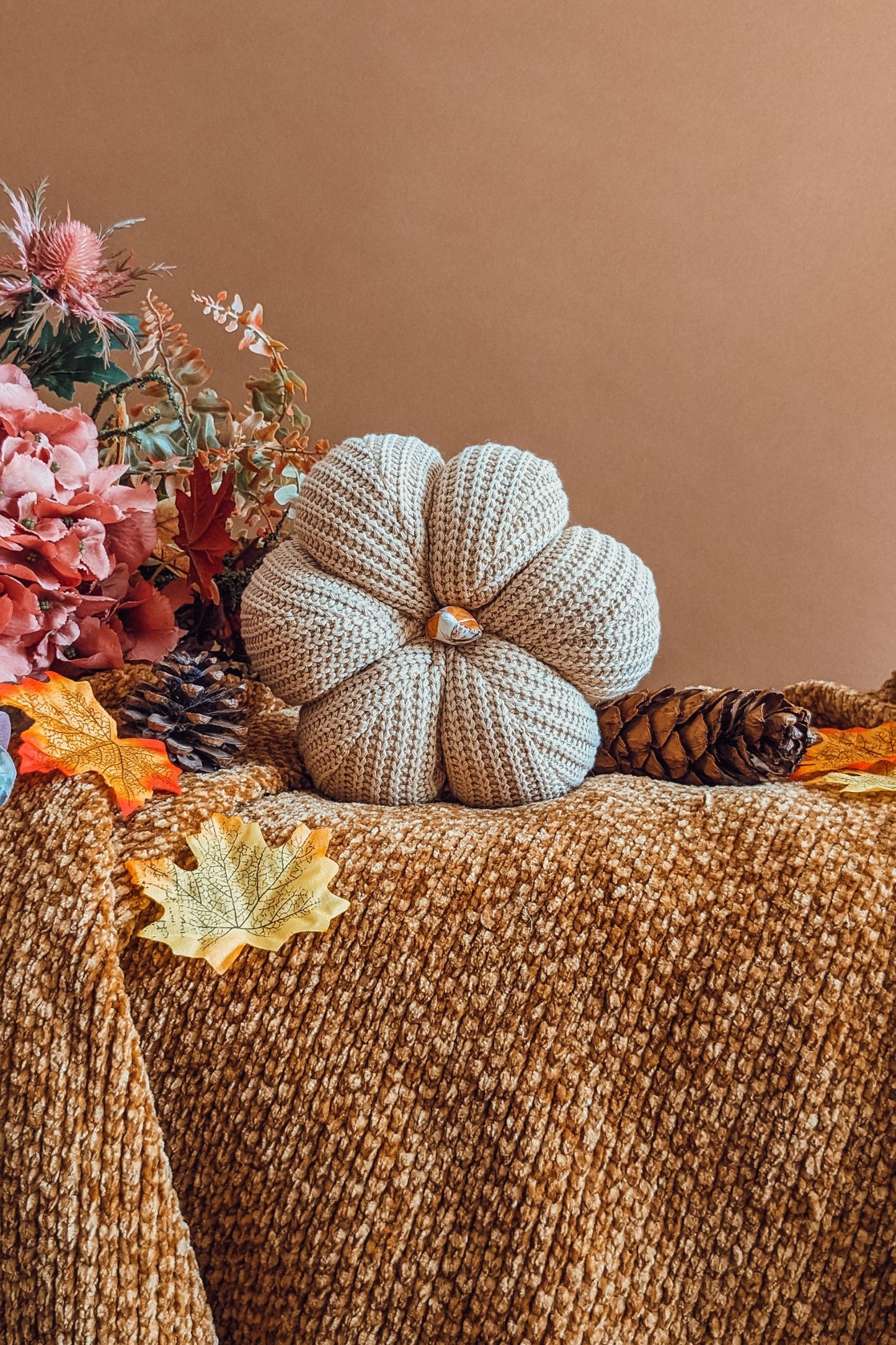 'Sweater Weather' Woven Grande Pumpkin