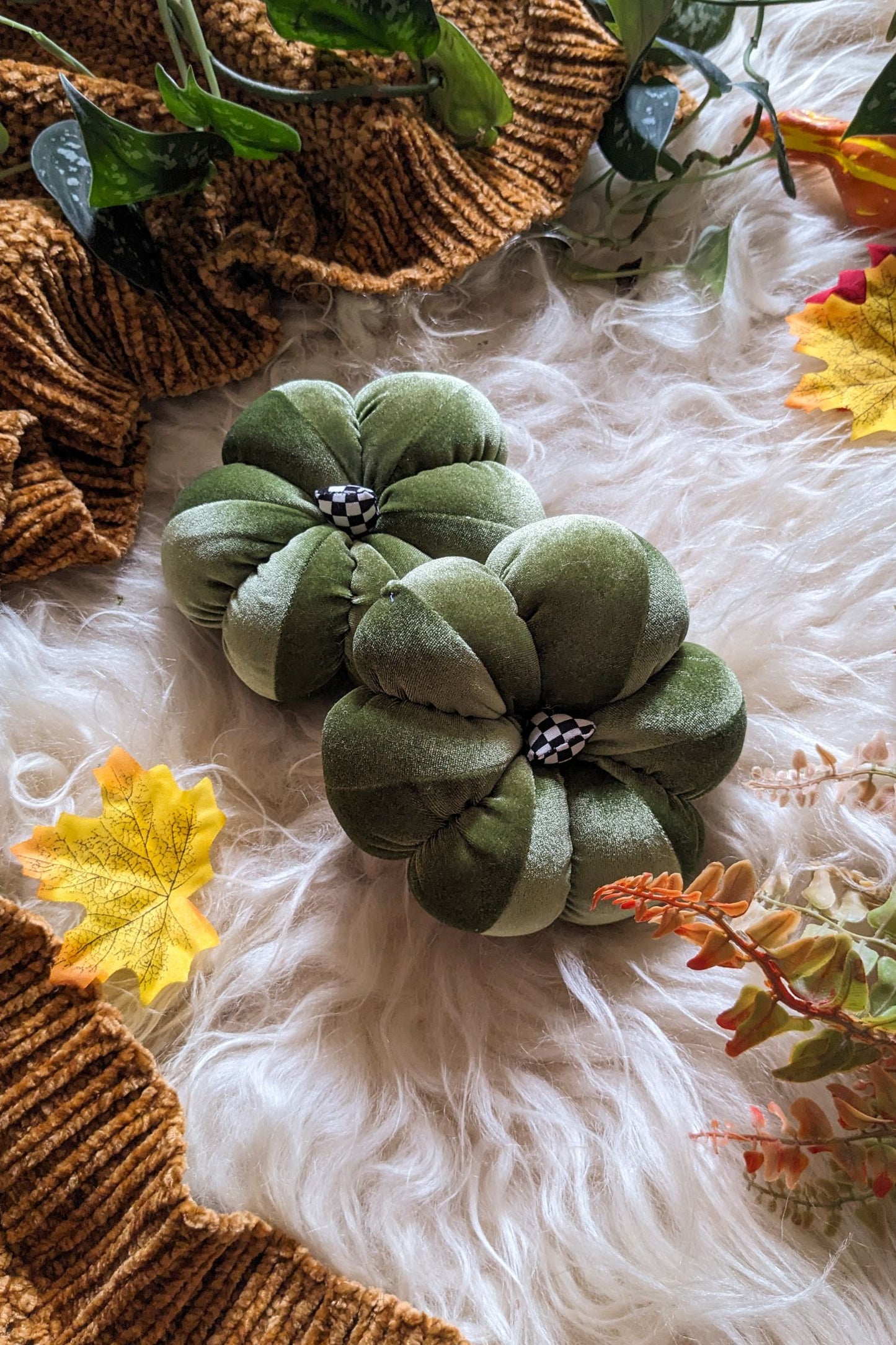 'Poison Apple' Velvet Mini Pumpkin