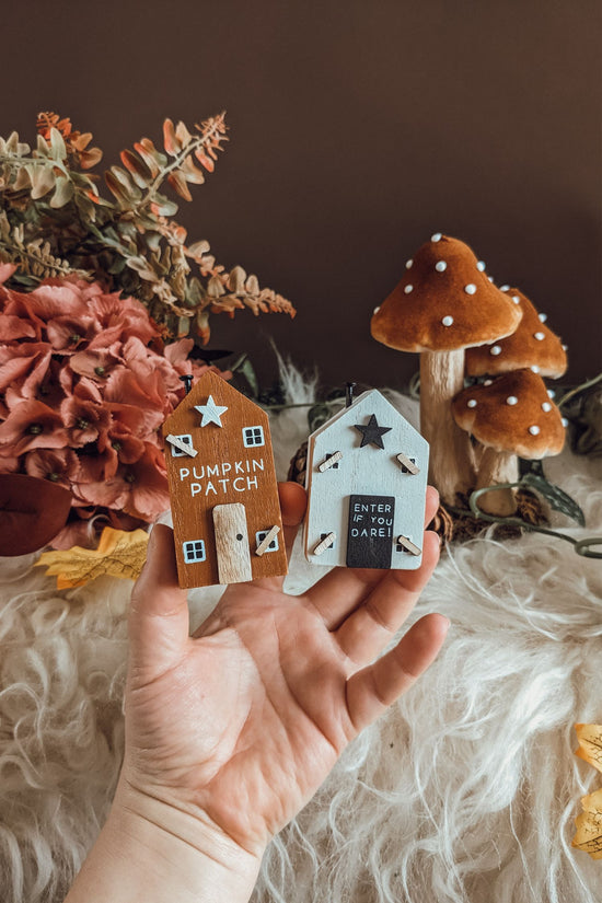 'Pumpkin Patch' Wooden House