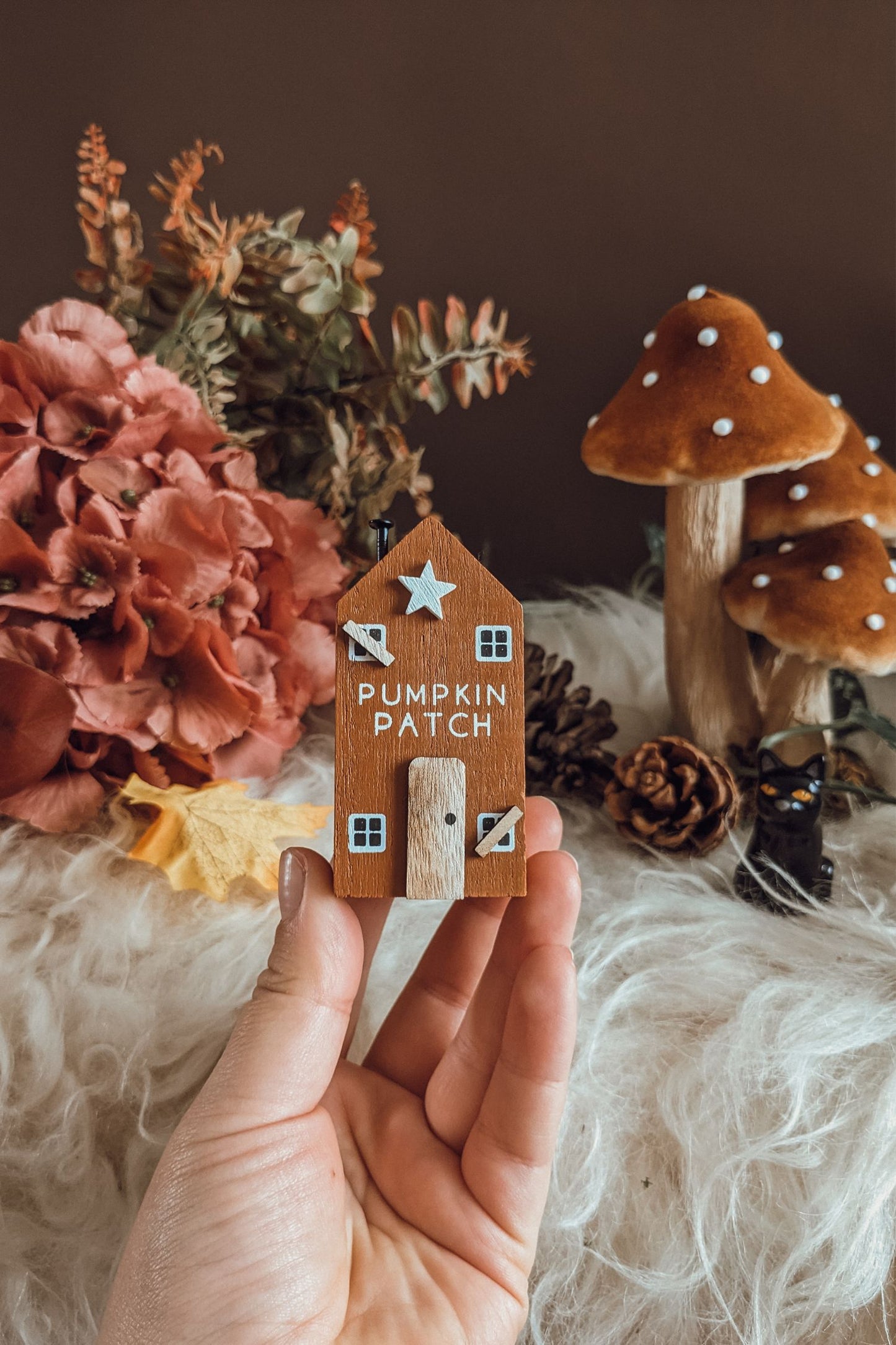 'Pumpkin Patch' Wooden House