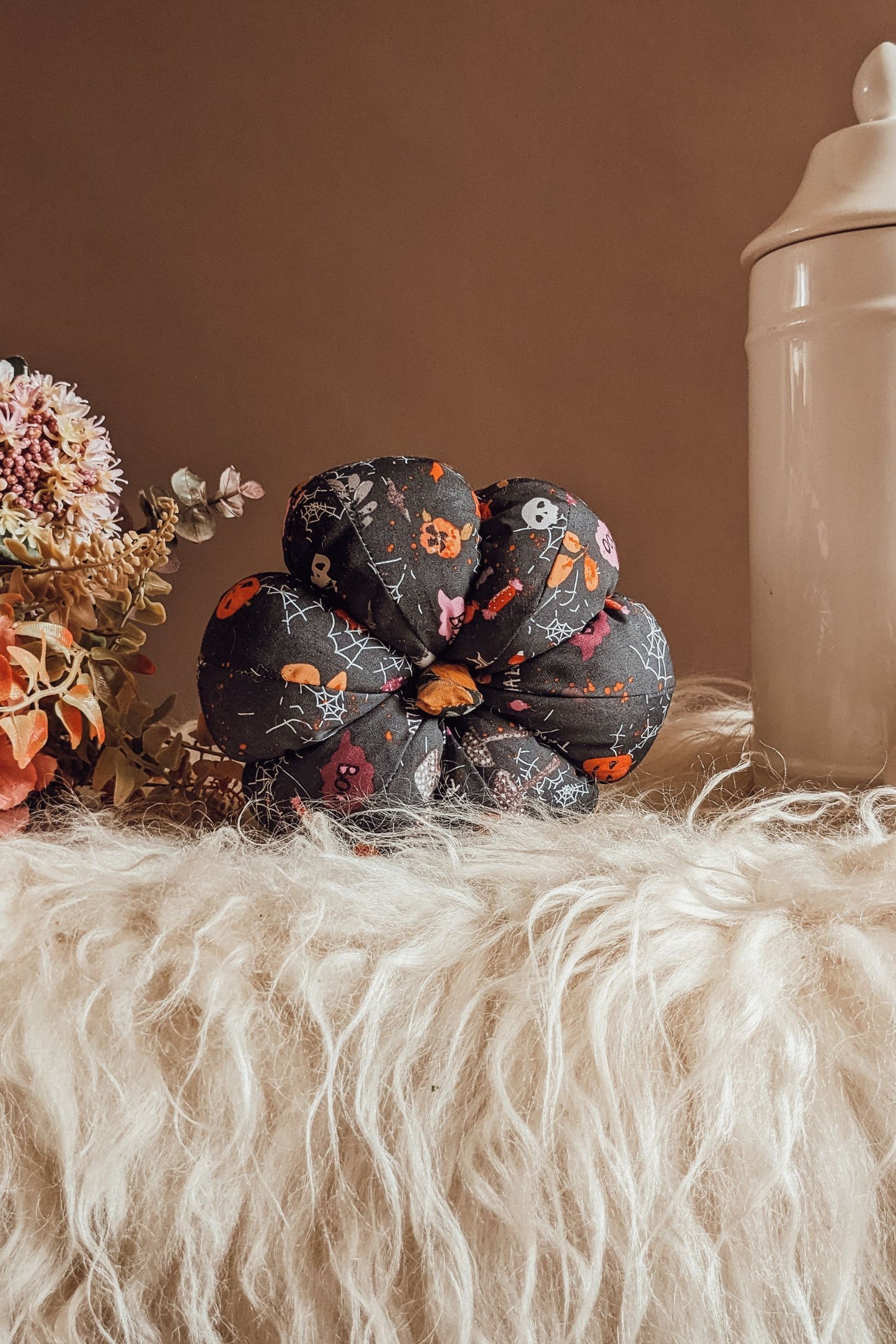 'Halloween Is Here' Cotton Grande Pumpkin