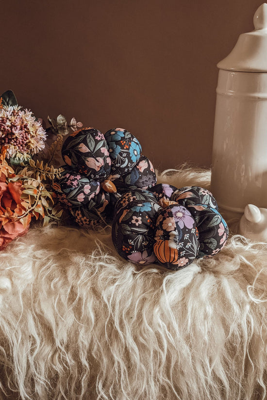 'Witches Garden' Cotton Grande Pumpkin