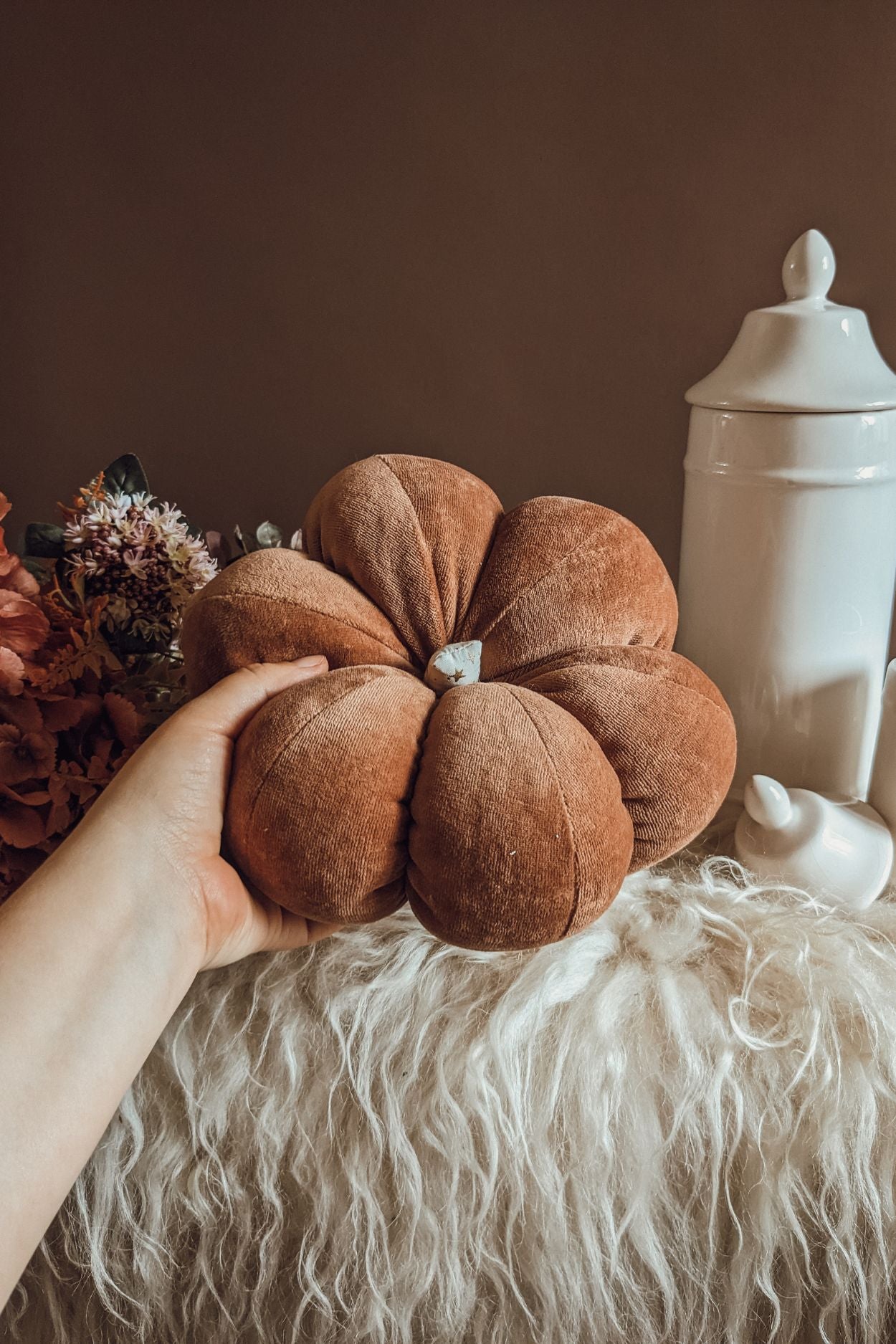 'Autumn Whispers' Velvet Grande Pumpkin