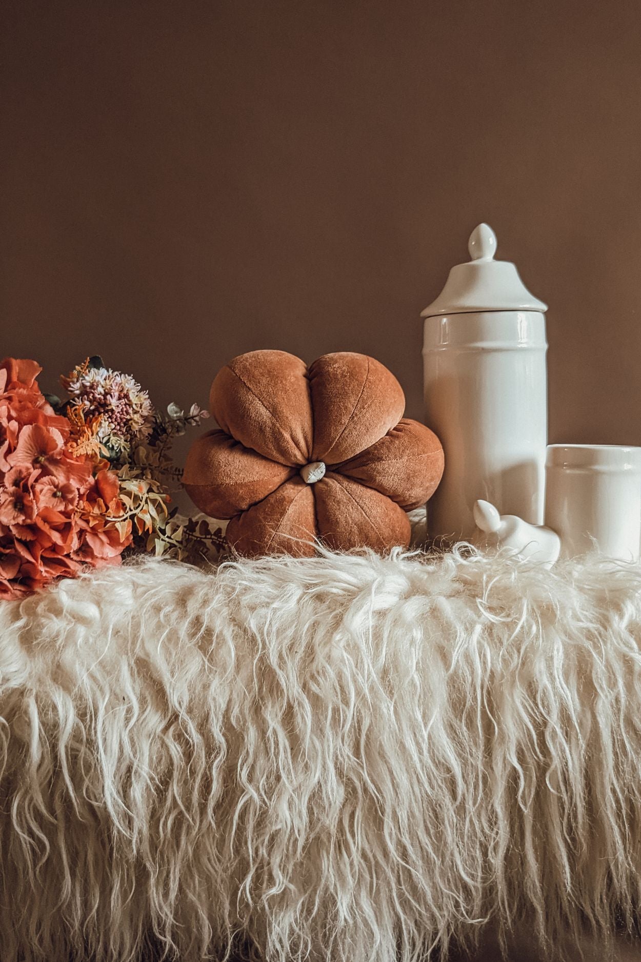 'Autumn Whispers' Velvet Grande Pumpkin